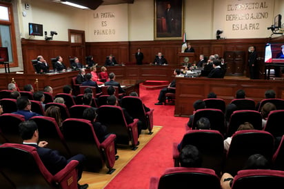 Senadores ven insuficiente el recorte de 3 millones. (ARCHIVO) 