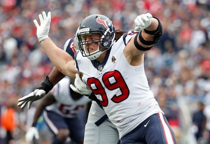 El estelar J.J. Watt tuvo una buena segunda mitad el domingo en la derrota de los Texanos frente a Patriotas.