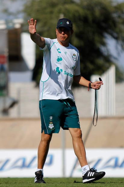 “Es una jornada de aniversario en el que el club va a festejar sus 35 años, esperando que la gente nos acompañe porque es importante jugar con estadio lleno”. Salvador Reyes, director técnico del Santos.