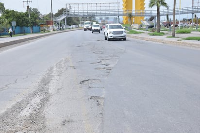 Bulevar. Se le cambió el nombre al Periférico a 'Ejército Mexicano', como un reconocimiento al apoyo que ha brindado a La Laguna la Sedena, según el Consejo de Vialidad Municipal. (FERNANDO COMPEÁN)