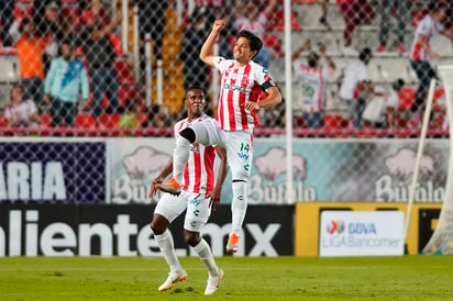 Matías Fernández celebra tras anotar el primer tanto en el triunfo del Necaxa 2-0 sobre Cruz Azul.