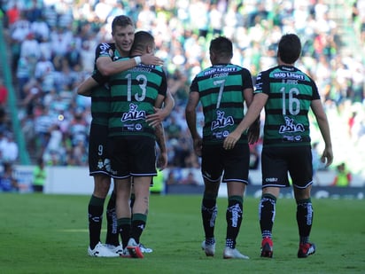 Furch marcó dos goles en la victoria de Santos Laguna. (Ramón Sotomayor)