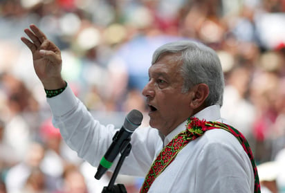 Cambios.En Nayarit, el presidente electoAndrésManuel López Obrador adelantó que habrá una reestructuración en el programa de becas. (AP)