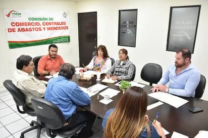 Reunión. El titular de la dependencia compareció ante los regidores de la Comisión. (EL SIGLO DE TORREÓN)