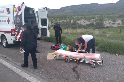 Herido. Localizan a hombre golpeado a la orilla de la carretera.