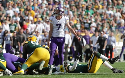 Daniel Carlson falló el domingo ante Empacadores de Green Bay.