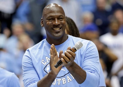 Jordan, de 55 años, dijo al dueño del equipo Hornets de Charlotte, de la NBA, que donará un millón de dólares tanto a la Cruz Roja estadounidense como al Fondo de Respuesta al Huracán 'Florence' de la Fundación para las Carolinas. (AP)