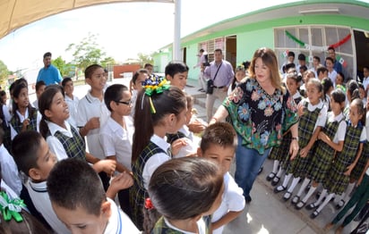 La atención a este plantel se llevó a cabo a través del programa Infraestructura Escolar Digna 2017. (EL SIGLO DE TORREÓN)