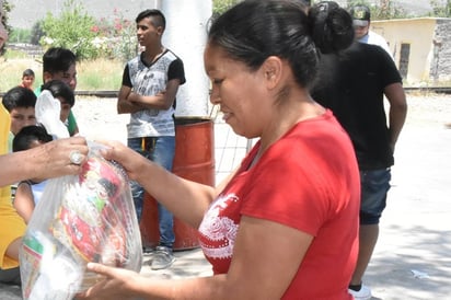 Despensas. En 11 meses se entregaron 10 mil 512 paquetes alimentarios en el área urbana y rural. (EL SIGLO DE TORREÓN)