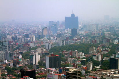 La contaminación ambiental es un factor de riesgo de enfermedades cardíacas y respiratorias, pero podría estar vinculada también al desarrollo de la demencia. (ARCHIVO)