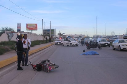 Luego del accidente, el chofer del autobús aceleró y se retiró del lugar, pero fue alcanzado cerca del aeropuerto internacional Francisco Sarabia por un elemento de la Dirección de Tránsito y Vialidad. (EL SIGLO DE TORREÓN)