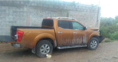 Los agentes localizaron abandonada la unidad sobre la carretera al poblado La Borrega, a la altura del ejido San Ignacio, de Gómez Palacio. (EL SIGLO DE TORREÓN)