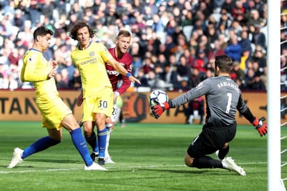 Ambas escuadras intentaron hacer frente al rival, pero no pudieron marcar goles en el duelo. (Especial)