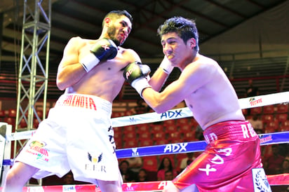 Un combate muy atractivo, ofrecieron Josué 'Chino' Castañeda (izquierda) y Michelle 'Bravo' Rosales en el turno estelar.