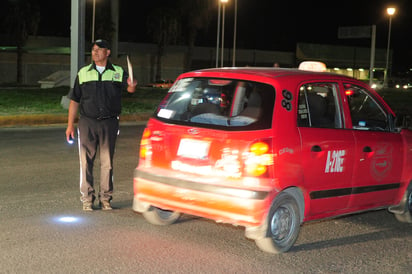 Alcoholímetro. Operativo de fin de semana deja 15 detenidos y 49 vehículos en el corralón. (EL SIGLO DE TORREÓN)