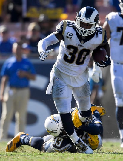 Todd Gurley finalizó con 156 yardas totales y una anotación en la victoria de Rams 35-23 sobre Chargers.