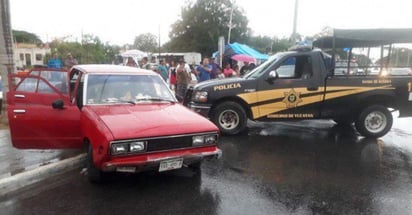 De acuerdo con los primeros reportes, abandonó su servicio y se dirigió a un predio particular donde consumió bebidas embriagantes; luego subió y manejó la camioneta oficial en la que se accidentó. (ESPECIAL)