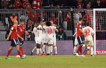 De último minuto, Augsburgo marcó el empate para llevarse un punto del Allianz Arena.