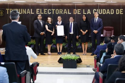 Se convierte en la primera mujer en la historia de la capital del país en recibirla. (EL UNIVERSAL)