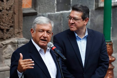 En el acto que se realizó en la Plaza de la Constitución de esta capital, recordó que en campaña ofreció que no iba a haber lujos “y se va a cumplir, no me voy a subir al avión presidencial”, pese a los retrasos o demoras de los vuelos comerciales. (EL UNIVERSAL)