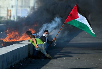 Lucha. Desde que comenzó la campaña, que exige el derecho al retorno de los refugiados a sus hogares han muerto 186 palestinos. (AP)