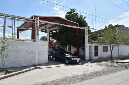 Señalamientos. Hay controversia por tabaretes y carritos de hamburguesas que se depositaron en el Corralón Municipal. (JOEL MENDOZA)