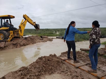 En punto de las 02:00 horas de este jueves, dio inicio la fuerte precipitación que trajo como resultado que los bordos llenaran su capacidad, llegando el agua aproximadamente a un metro de altura. (EL SIGLO DE TORREÓN) 