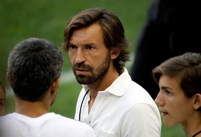 Andrea Pirlo, del New York City FC, observa un entrenamiento de la Juventus en Harrison, Nueva Jersey.