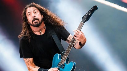 Problema. El vocalista de Foo Fighters contó qué es lo que hace metódicamente antes de salir al escenario. (ARCHIVO)