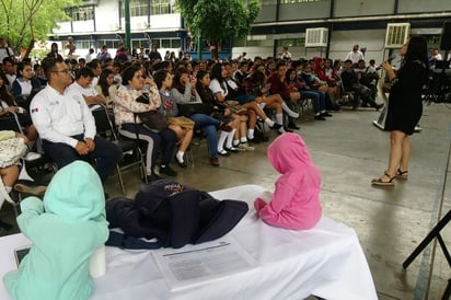 Conferencia. Hablan a jóvenes de preparatoria sobre el embarazo prematuro, sus riesgos y consecuencias, a fin de prevenirlo. (EL SIGLO DE TORREÓN)