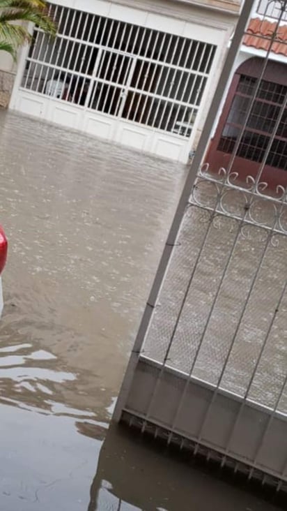 Se les llamó y nunca acudieron a resolver y ahora con las lluvias de dos días seguidos el problema se agravó. (CORTESÍA)