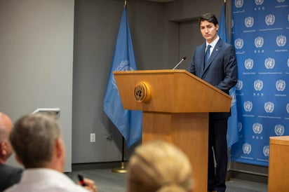 Canadá y Estados Unidos tratan en el último minuto de resolver las diferencias que no pudieron conciliar por meses, sobre todo las relativas al Capítulo 19 de resolución de controversias, el mercado de lácteos y el comercio automotriz.
