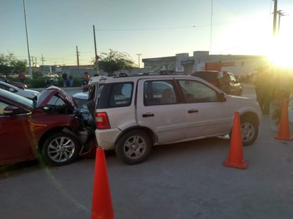 Los heridos fueron atendidos por los propios paramédicos y llevados a hospitales para ser revisados con detalle. (EL SIGLO DE TORREÓN) 