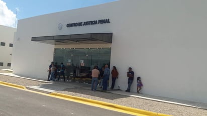 La audiencia inició a las 10:30 de la mañana y tras la presentación de un total de tres testigos que solicitó la defensa, el Tribunal de Justicia Oral del juicio 05/2018, determinó otorgar un receso de tres horas.