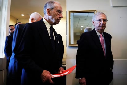 Evaluación. El presidente del Comité Judicial de la Cámara Alta, Chuck Grassley, ha liderado la evaluación de Kavanaugh. (AP)