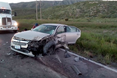 Caso. Conductor, al parecer ebrio, protagoniza choque en la vía libre Gómez Palacio-Durango. (EL SIGLO DE TORREÓN)