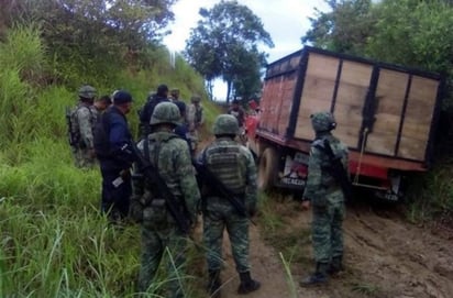 Razón. El decomiso de gasolina de origen ilícito se da de manera frecuente en la región del Istmo debido a que el ducto cruza la zona. (TWITTER)