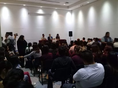 La conferencia “Medios alternos de solución de controversia” fue bien acogida por abogados y estudiantes de derecho. (EL SIGLO COAHUILA)