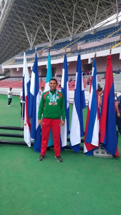 Estupenda cosecha de 2 medallas de oro y otras 2 de plata, consiguió el torreonense en este campeonato centroamericano.