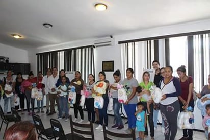 Apoyo. El DIF tiene un programa para madres adolescentes y les apoya con pañales. (EL SIGLO DE TORREÓN)