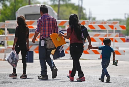 Daño. Las políticas de Trump incluyen negación de asilo, detención indefinida y separación familiar. (EFE)