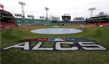 El legendario y mítico escenario del Fenway Park en esta ciudad, será la sede de los dos primeros juegos de este duelo en la cumbre, este sábado 13 y domingo 14. (ARCHIVO)
