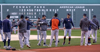 A pesar de iniciar en Boston, los Astros de Houston son favoritos para llevarse la serie. (AP)