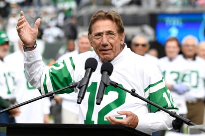 El exjugador de los Jets de Nueva York, Joe Namath, asiste al partido en el MetLife Stadium del fin de semana.