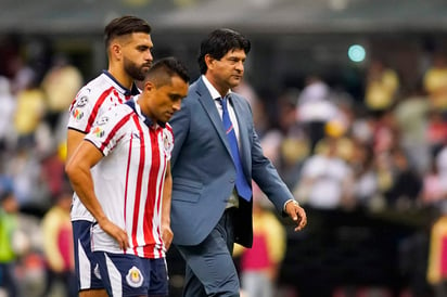 Las Chivas de José Saturnino Cardozo (d) suman 15 puntos y están en el puesto 12 de la clasificación general. (Jam Media)