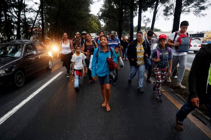 El secretario de Gobernación recalcó que las leyes mexicanas son claras y vigentes, “y nos apegaremos a ellas”, por lo que si los migrantes quieren entrar al país se les ayudará a tramitar los documentos respectivos. (EFE) 

