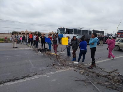 Hasta las 15:50 horas el bloqueo se mantenía. (EL SIGLO DE TORREÓN)