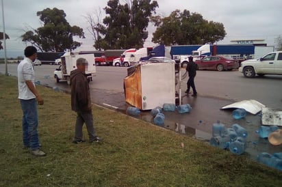 Del accidente no se reportaron lesionados, únicamente los daños materiales de la unidad. (EL SIGLO DE TORREÓN)