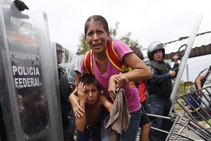 La caravana de migrantes logró llegar hasta la frontera de Guatemala y México en Tecún, Umán. (ARCHIVO)
