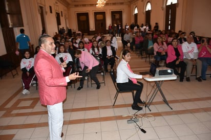 Plática. Dan testimonios las que lograron vencer al cáncer por parte de la Asociación Mujeres Salvando Mujeres A.C. en Lerdo. (EL SIGLO DE TORREÓN)